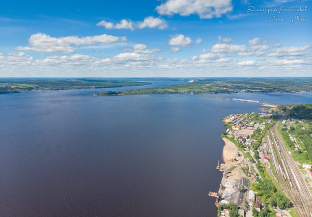Фотография камского водохранилища с высоты птичьего полёта